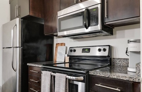 Jackson Ward Apartamento | Lovely 1-Bedroom Loft with Free Parking and Wifi