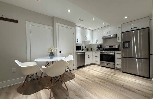 Beaconsfield Village Casa | Lovely 1-Bedroom New Apartment Downtown