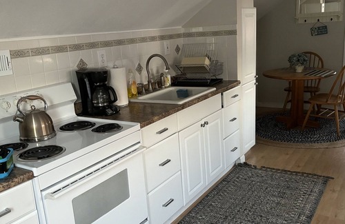 Brigantine Casa | Lovely 1 bedroom + queen sofa in Lvrm 1 1/2 blocks from beach.
