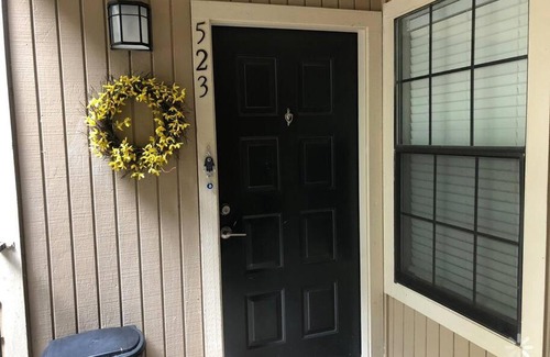 Charlotte Apartamento | Lovely 1-bedroom rental space with free parking