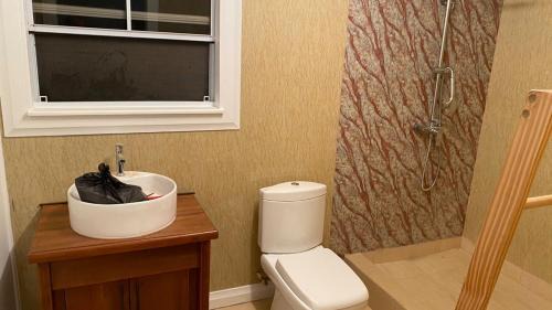 St. George's Apartamento | Lovely 1-bedroom wooden cabin in garden
