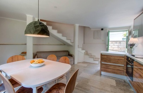Mali Losinj Apartamento | Lovely 15th Century apartment in Osor