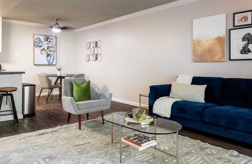 West Alameda Apartamento | Lovely 1BR Apartment in Alameda w/ Pool + Parking