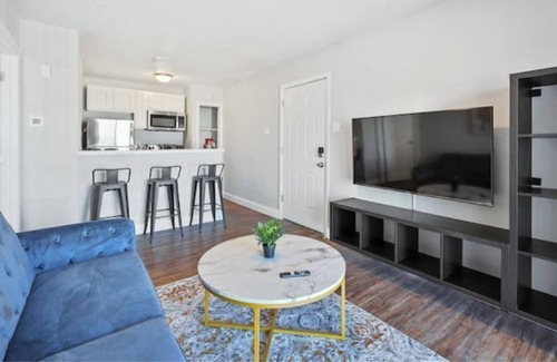 Vickery Meadow Apartamento | Lovely 1BR Apt Fully Equipped Kitchen