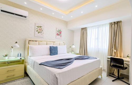 Evaristo Morales Apartamento | Lovely 1BR Apt, King Bed, Pool
