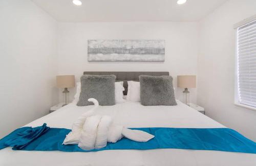 Hollywood Apartamento | Lovely 1BR w Parking Space Walk to the Beach 7