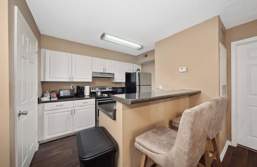 Park Central Apartamento | Lovely 2/2 Suite / Centrally Located / Universal Studios/ Millenia Mall / Disney