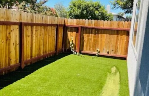Riverside Apartamento | Lovely 2-bdrm furnished Townhome with parking