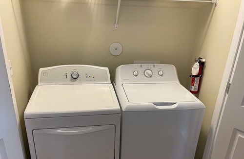Medical District Casa | Lovely 2 Bdroom TownHome 5 minutes from Downtown Memphis with FREE Parking!