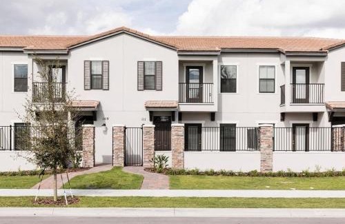 Haines City Casa | Lovely 2 Bed 2 Bath Town Home-2SLTTH1 townhouse