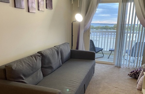 Woodbridge Apartamento | Lovely 2 bed 2 bath rental w/ balcony/fireplace near DC