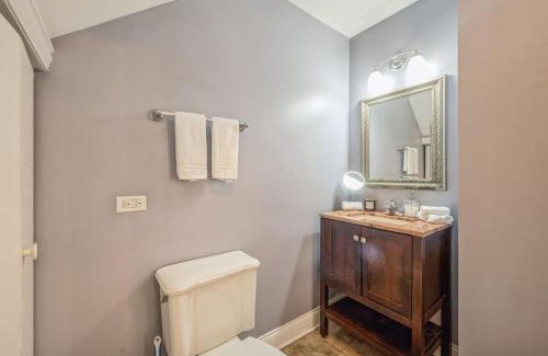 Lower West Side Apartamento | Lovely 2 Bed 3 Miles from DT w Free Parking
