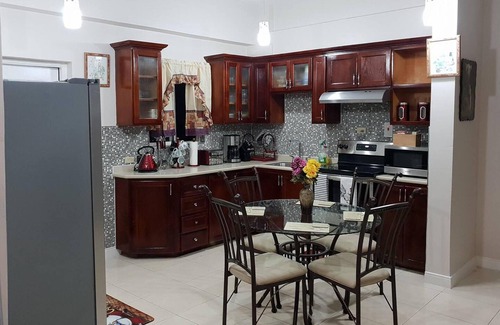 New Kingston Apartamento | Lovely 2-bed Apartment in the New Kingston Area