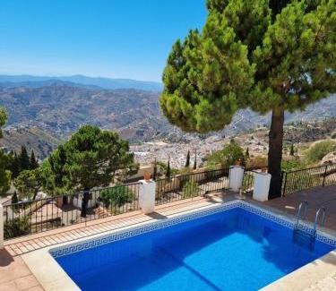 Cómpeta Apartamento | Lovely 2 Bed Apartment with Stunning views & Pool