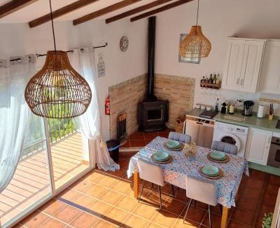 Cómpeta Apartamento | Lovely 2 Bed Apartment with Stunning views & Pool