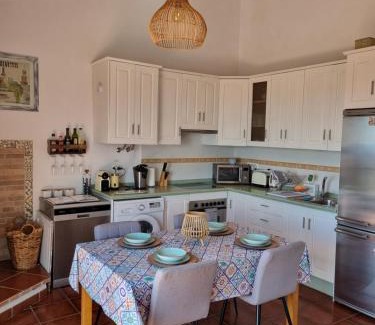 Cómpeta Apartamento | Lovely 2 Bed Apartment with Stunning views & Pool