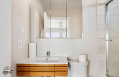 Malibu Apartamento | Lovely 2 Bed Condo in heart of Malibu / Sea Views