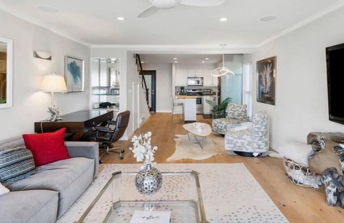 Malibu Apartamento | Lovely 2 Bed Condo in heart of Malibu / Sea Views