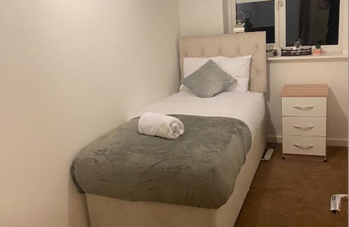 Aylesbury Apartamento | Lovely 2-Bed Serviced apartment with free parking