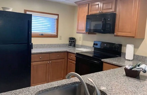 East Stroudsburg Complejo | Lovely 2 Bedroom in Shawnee! Amenities Galore!