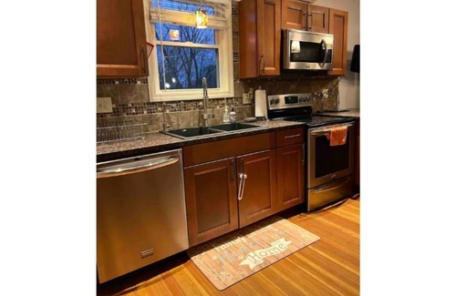 North Providence Casa | Lovely 2-bedrooms rental unit with free parking.