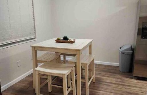 Seabreeze Historic District Apartamento | Lovely 2 Bed/1 Bath Condo Minutes from beach