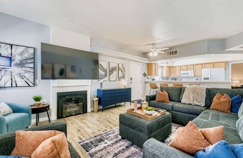 Las Vegas Condominio | Lovely 2-bedroom 2 -bath cozy, quiet and secure condo