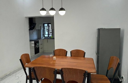 Serrekunda Apartamento | Lovely 2-bedroom apartment in kotu near the fire service with AC