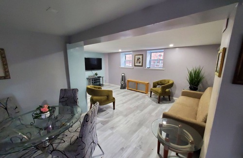 Morris Heights Apartamento | Lovely 2 bedroom apartment in a private house with beautiful garden