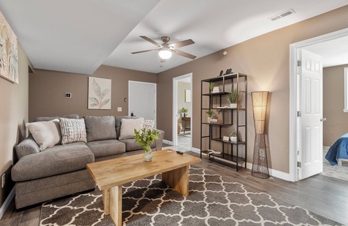 Arnold Apartamento | Lovely 2-bedroom apartment with WIFI/PRIVATE PARKING/LAUNDRY