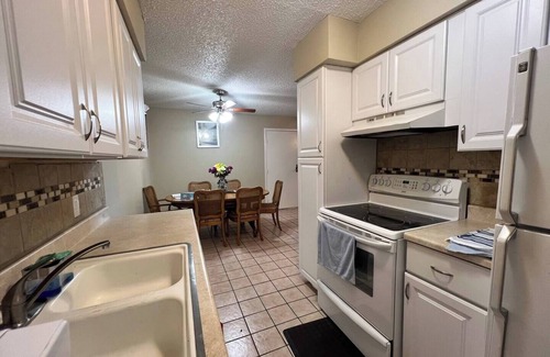 Casas Adobes Apartamento | Lovely 2-bedroom apartment with WiFi, AC in Tucson