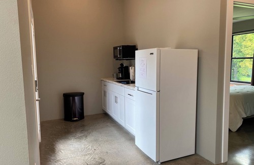 Mount Vernon Cabaña | Lovely 2-bedroom cottage located in downtown Mount Vernon!