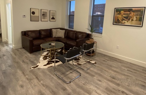 Crossroads Arts District Apartamento | Lovely 2-bedroom condos near Crossroads 50/51