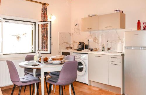 Corfu Town Apartamento | Lovely 2 bedroom condo in Corfu Anemomilos