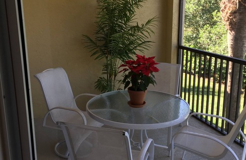 Estero Condominio | Lovely 2-bedroom condo in Pelican Sound Golf and Country club , Estero Fl .