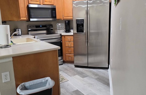 Ventura Condominio | Lovely 2-bedroom condo with pool, fitness room and golfing. Close to Airport