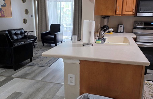 Ventura Condominio | Lovely 2-bedroom condo with pool, fitness room and golfing. Close to Airport