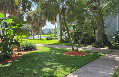 Ventura Condominio | Lovely 2-bedroom condo with pool, fitness room and golfing. Close to Airport