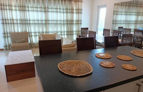 Kolonnawa Apartamento | Lovely 2 bedroom condo with pool and gym