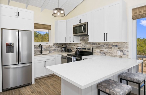 Hartswell Cabaña | Lovely 2-bedroom cottage with sea views located in Exuma, Bahamas