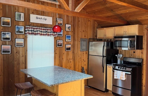 Wellfleet Cabaña | Lovely 2-bedroom cottage with AC in Wellfleet