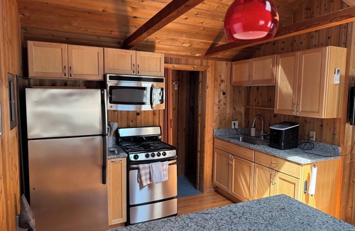 Wellfleet Cabaña | Lovely 2-bedroom cottage with AC in Wellfleet