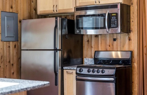 Wellfleet Cabaña | Lovely 2-bedroom cottage with AC in Wellfleet
