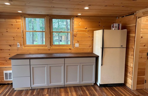 Limerick Cabaña | Lovely 2-bedroom cottage with AC in Limerick, ME on Sokokis Lake