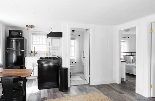 East Sandwich Cabaña | Cozy, Two Bedroom Cottage near beaches and Cape Cod Canal!