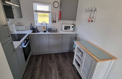 Oulton Broad Casa | Lovely 2 Bedroom Chalet Holiday Home by The Broads