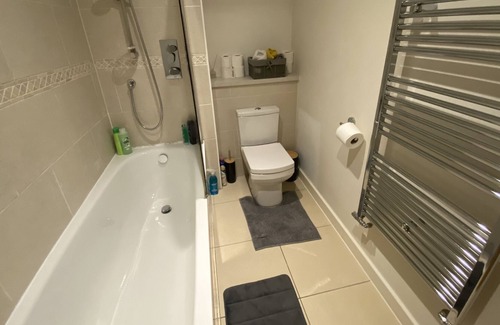 Broad Oak Casa | Lovely 2-bedroom holiday home with free parking.