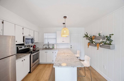 Central Naples Casa | Lovely 2-bedroom house with AC in Naples