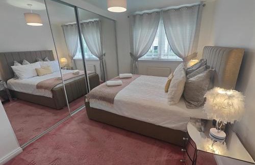 Clydebank Apartamento | Lovely 2 Bedroom Modern Ground Floor Flat