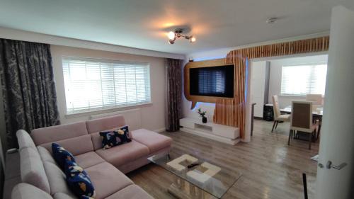 Clydebank Apartamento | Lovely 2 Bedroom Modern Ground Floor Flat